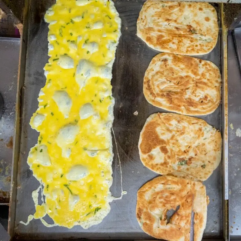 ▲三重銅板小吃推薦：上海蛋餅豆漿大王 ，三重人的早餐熱門店/算命的說我很愛吃 提供、WalkerLand窩客島整理