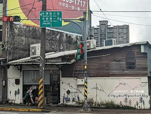 台北文山-[Ruins Coffee Roasters 小廢墟咖啡] 近木柵捷運站與政大，手作甜點與手沖咖啡精緻美味，獨特廢墟美遠眺景美溪河堤美景，萬壽橋下的倉庫木屋秘密基地