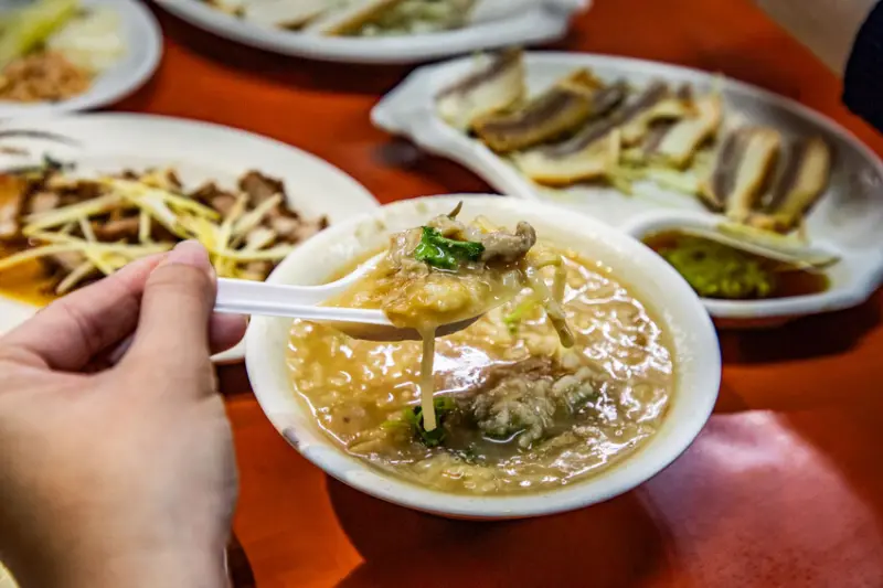  嘉義在地銅板價宵夜 #金馬肉粥/ WalkerLand窩客島整理提供 未經許可不可轉載