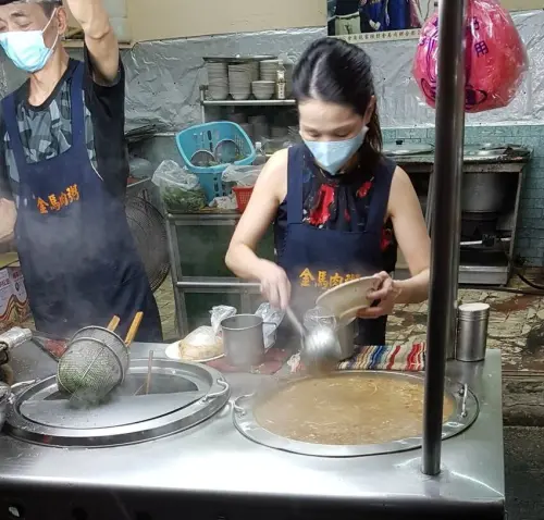 讓你一碗接一碗超人氣銅板肉粥-金馬肉粥嘉義垂楊店