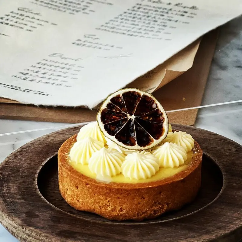 【台灣，桃園市，平鎮區】HoneyWood Cafe，好拍也好吃的下午茶；還有網美最愛的木屋野餐風。（中壢咖啡館/平鎮咖啡館）