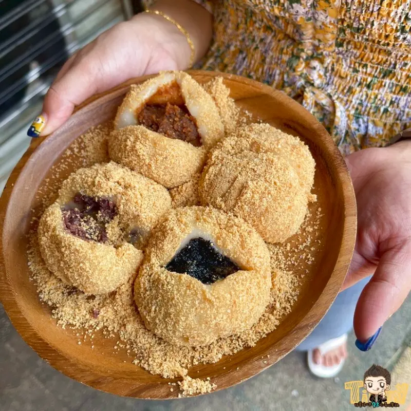 銅板價超大顆燒麻糬💕 假日節慶必定大排長龍的在地小吃😱