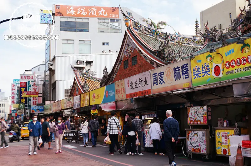 『周家燒麻糬』新竹城隍廟旁人氣美食｜燒麻糬搭配超爆多花生粉大口吃超過癮｜每日現做超香Q燒麻糬！ - 相片中的菲莉絲
