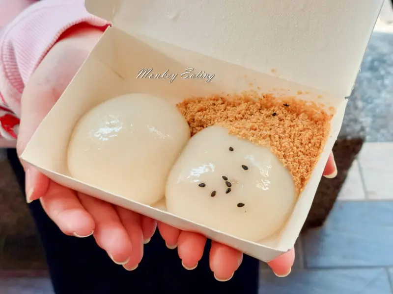 ▲新竹城隍廟甜點推薦：周家燒麻糬(廟口店) /貪吃猴 提供、WalkerLand窩客島整理