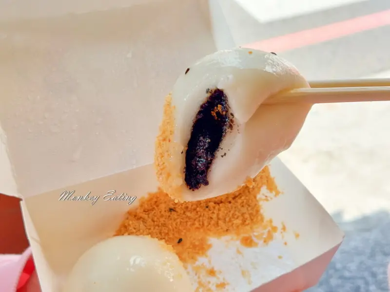 ▲新竹城隍廟美食推薦：周家燒麻糬(廟口店) /貪吃猴 提供、WalkerLand窩客島整理