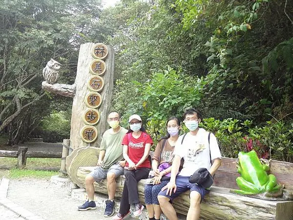 宜蘭輕旅遊~林美石磐步道健走~黑宅咖啡午餐~