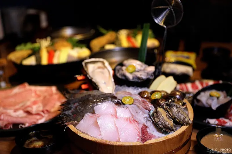 宜蘭縣五結鄉在地海鮮火鍋王者！超猛海鮮霸氣上桌 尚青的海味通通一網打盡 專屬停車場超方便｜湯蒸火鍋-宜蘭利澤店