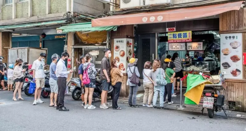 台北市大同區呷二嘴｜天天大排長龍老字號米苔目冰，料多大碗還很便宜！