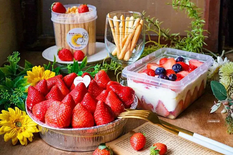 草莓控要爆走啦！新鮮大草莓疊滿乳酪蛋糕，嘉義在地季節限定秒殺甜點，沒預訂吃不到！！