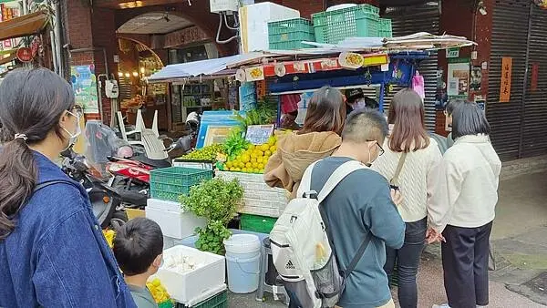 【台北美食】金桔檸檬汁｜迪化街必喝必買的新鮮現榨果汁