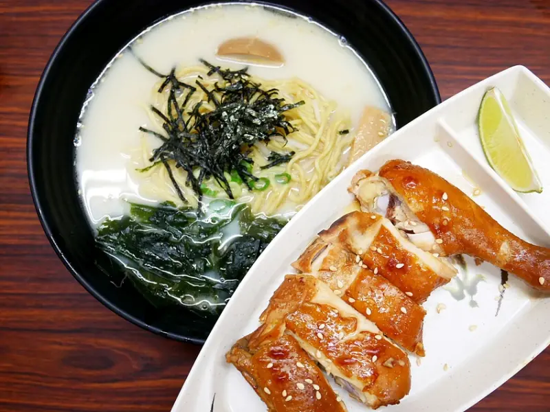 逢甲平價拉麵，$70起跳且免費加麵，小資族月底的福星