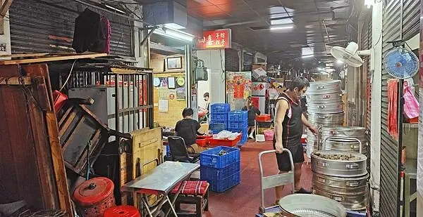 【台北肉粽】四喜肉粽-沒有人介紹幾乎不會發現，信維市場二樓的爆推肉粽店