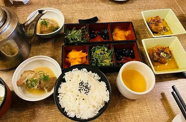 好康分享【八盛精緻日本料理 - 蘆洲旗艦店】不分平假日打卡四人同行一人免費/五菜一湯一主餐200元起/CP值超高日式定食