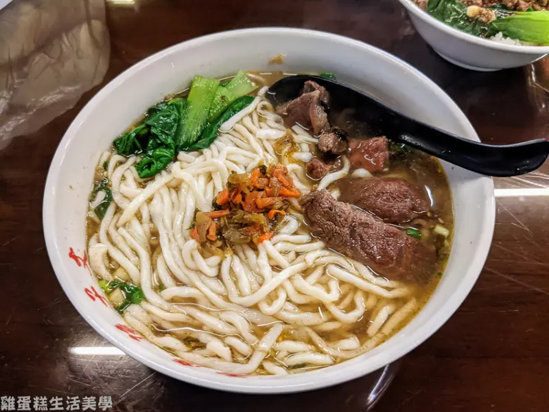 【新竹食記】重慶孫子文牛肉麵(高翠店) - 椒麻香氣湯頭，飲料無限暢飲