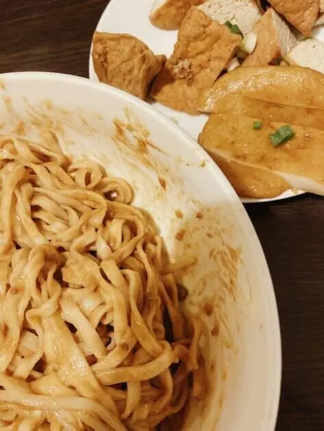 台北中山｜迎客松 大推肉麻雙醬麵與滷味 | Beauty Update