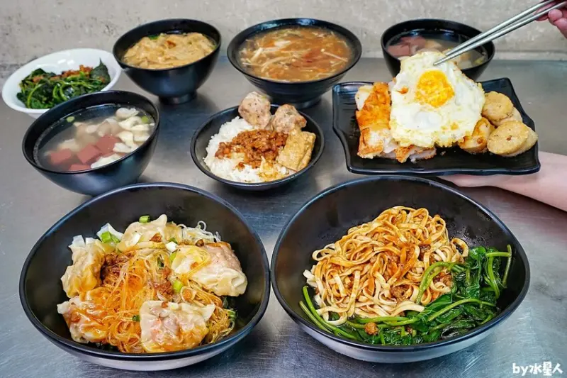 立偉麵食太原店：經典一麵三吃麻醬隨你加，現煎蘿蔔糕糯米腸、鮮蝦大餛飩也超好吃