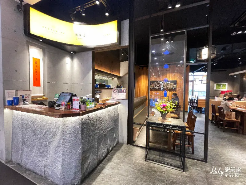 【板橋大遠百美食】世界珍珠奶茶發源地-春水堂人文茶館-珍珠奶茶配香酥雞絕配的下午茶組合，御品牛肉麵、滷味都美味-捷運板橋站