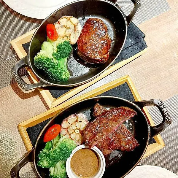 【艾朋牛排餐酒館】台北信義區宵夜場，吃五星牛排配101煙火