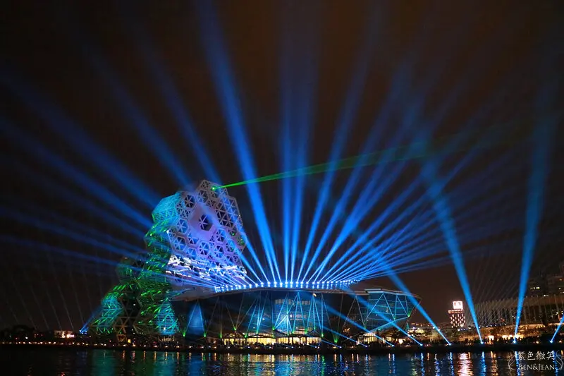 2022台灣燈會》高雄燈會~衛武營國家藝術文化中心/高雄流行音樂中心 雙主場。360度陸海空絕美燈光藝術