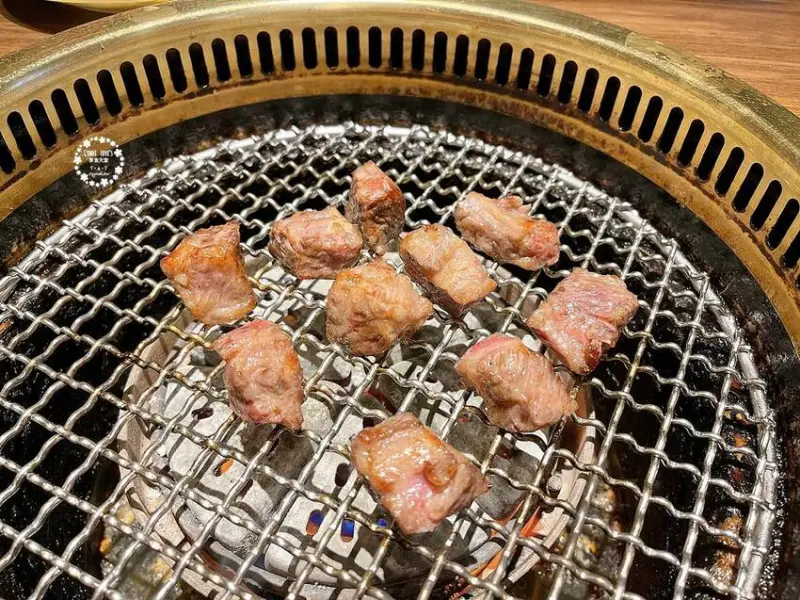 茶六燒肉堂(台中朝富店)，超難訂位必吃燒烤，和牛套餐什麼都有，味噌鮭魚豆腐湯無限喝，壽星生日優惠 - Cyndi loves享食天堂