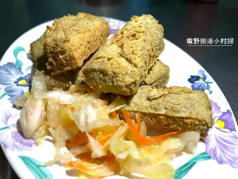 沒有招牌的青草脆皮臭豆腐，手作泡菜入味好吃【阿嬤臭豆腐】｜宜蘭員山美食