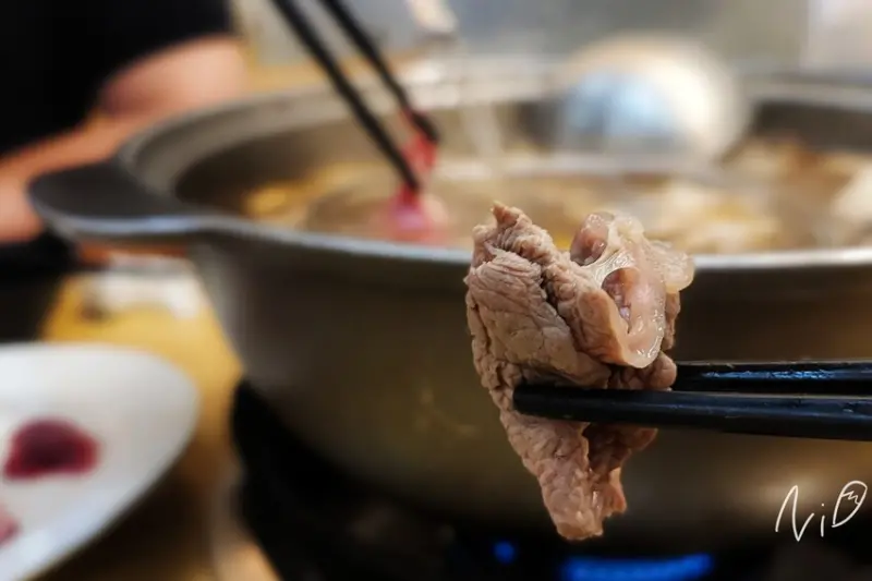 [彰化溪湖]阿秀羊肉爐。涮溫體羊里肌/中藥米酒鍋底/羊雜炒薑絲酸菜/羊心炒蘆筍