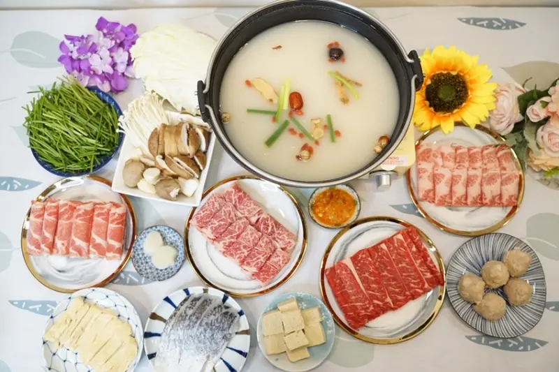 百花窯鍋品許願成功！解封前吃五折火鍋佛心回饋。滿千再送四顆北海道生食級干貝！