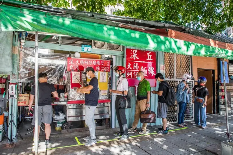 板橋人狂推蚵仔麵線安成宰也來吃：深丘大腸蚵仔麵線/ WalkerLand窩客島整理提供 未經許可不可轉載