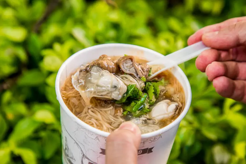 板橋人狂推蚵仔麵線安成宰也來吃：深丘大腸蚵仔麵線/ WalkerLand窩客島整理提供 未經許可不可轉載