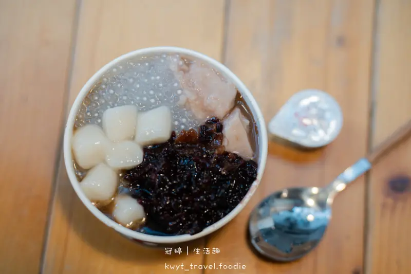 【黑工號嫩仙草赤崁店】懷舊復古風老宅超好拍！Dcard推薦中西區美食，爆料嫩仙草，台南下午茶推薦│菜單