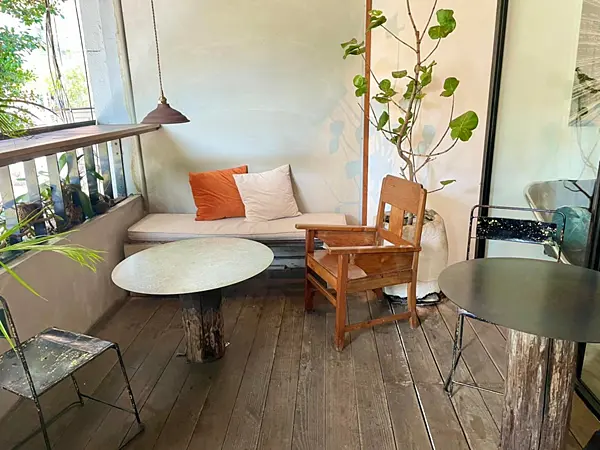 【咖啡空間】台北｜INFINITY .Yes Lounge｜如畫廊般的咖啡館伴隨綠蔭陽光入室