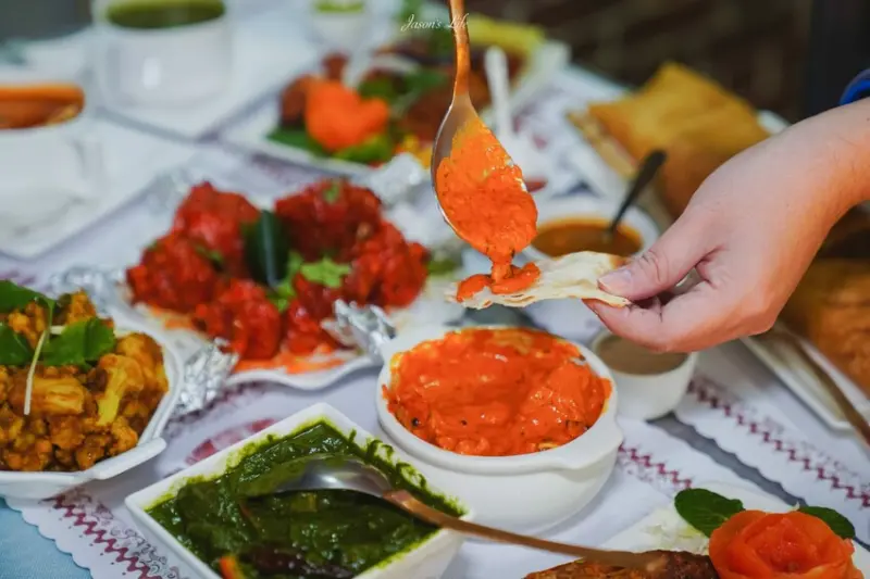 【台中西區｜美食】斯里印度餐廳。印度料理推薦，正宗印度人經營，多樣餐點香味十足，烤餅好香好吃