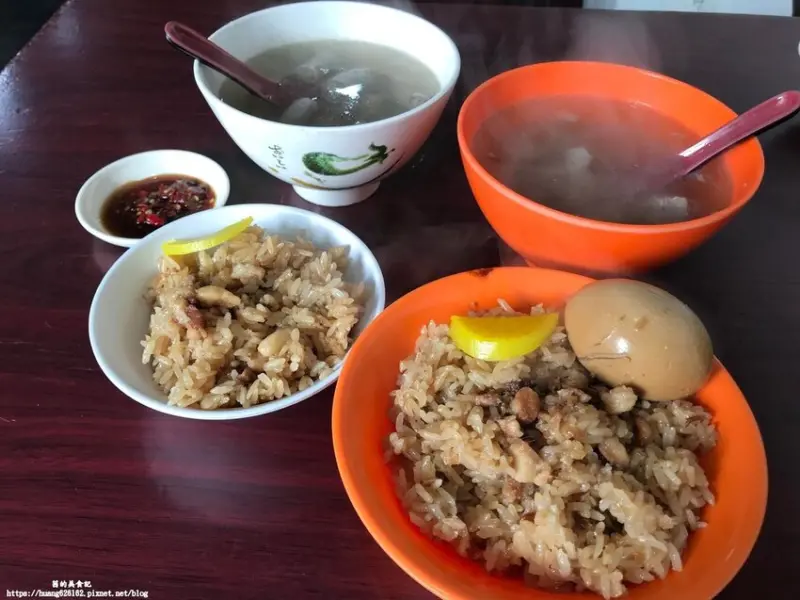 【新北三重區】三重美食『三重老牌-油飯四神湯-(大姊店)』油飯吃起來Q彈,四神湯喝起來帶著中藥香氣,是許多