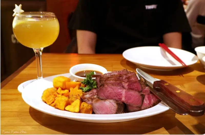 [台北松山]貓下去敦北俱樂部&俱樂部男孩沙龍|大蒜油封冠軍薯條x站在阿姆斯特丹大道上的雀斑軟嘴唇