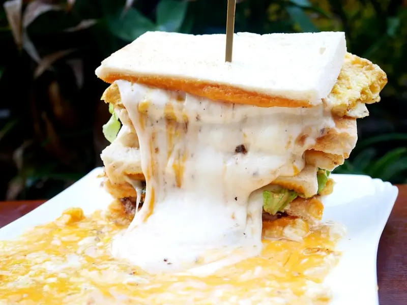 新北中和南勢角站早午餐，IG上瘋狂洗版的瀑布起司超夯，大口咬下超霸氣-豆司苑