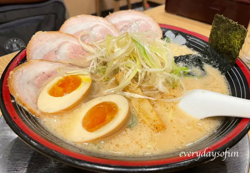 台南餐廳∥南紡美食：屯京拉麵，東京池袋的人氣美味拉麵，免服務費，台南美食推薦