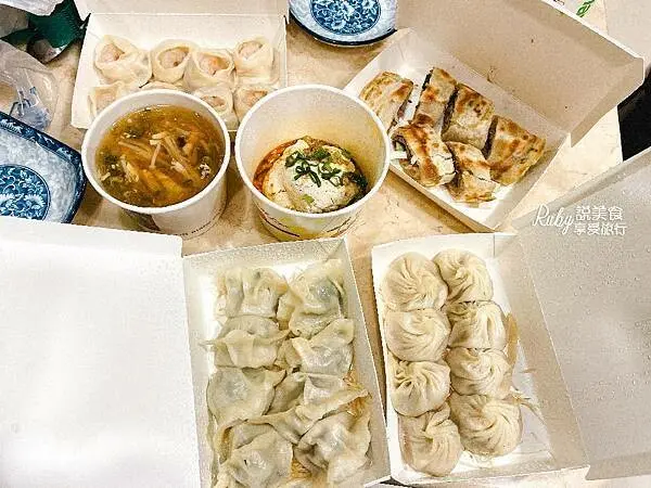 【新北板橋美食】媲美平價版的鼎泰豐，爆漿小籠包皮薄餡多汁，內餡溫體黑豬肉現點現包，美味需要等待-板橋裕民街56巷口湯包