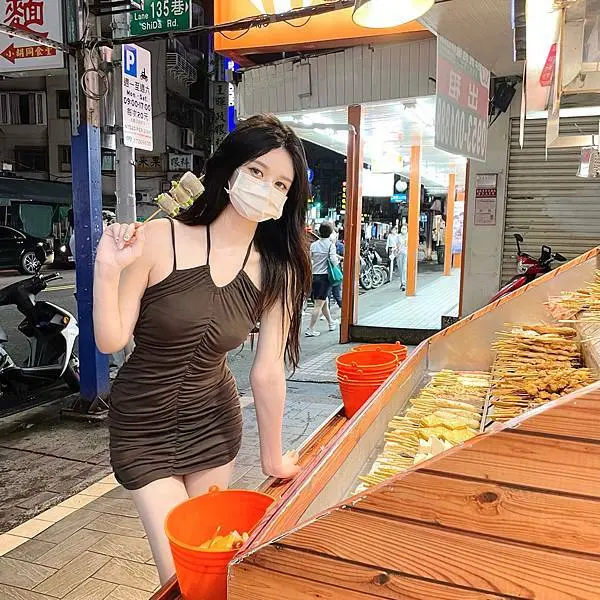 【師大美食】焦糖楓師大店～漢方無煙撒粉串燒～平價串燒美味好吃～師大必吃平價美味小吃