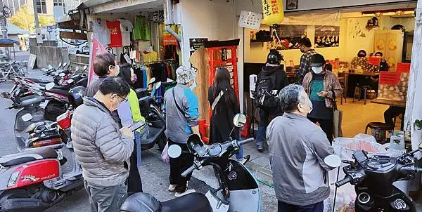 【台北美食】金好吃純正花枝羹-萬華火車站附近的巨無霸SIZE花枝羹美食