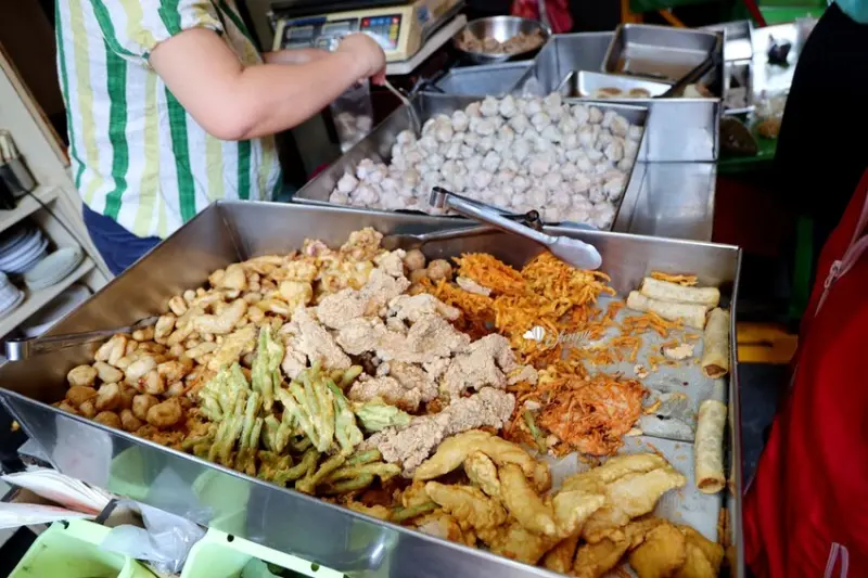 台南美食 | 泉成點心店 推薦各式炸物  鴨母寮市場隱藏版美食