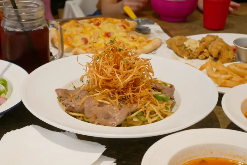 【好食分享】基隆必吃平價美食餐廳,聚餐推薦,苗圃義大利餐廳,工業風裝潢