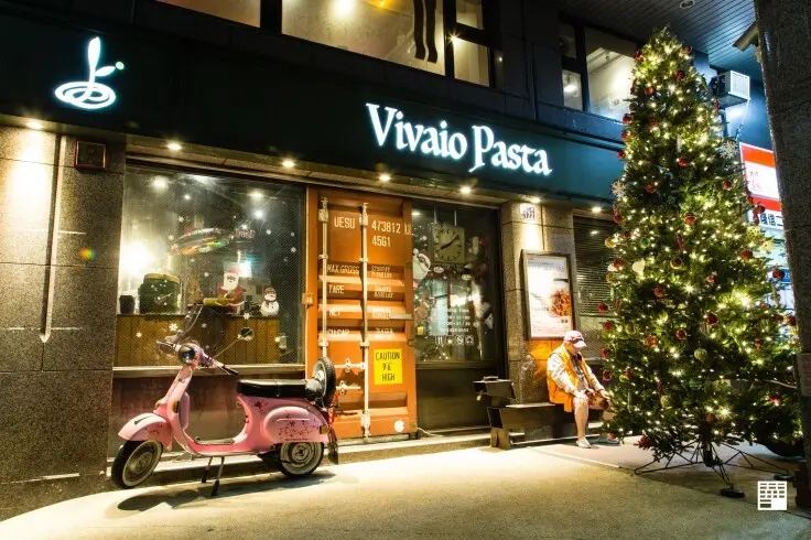 基隆信義區美食／Vivaio Pasta苗圃義大利餐廳必吃巨無霸虎蝦　情人節家族好友聚餐首選　門口還有超高聖誕樹