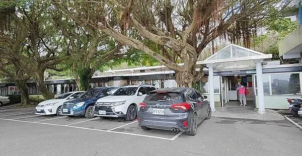 【陽明山溫泉】六窟溫泉餐廳｜陽明山最便宜的湯屋，２個人只要２００元