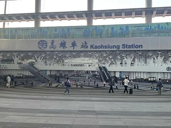 高雄住宿 + 輕鬆半日遊：Park Lees、旗山魚市場、大港橋｜台灣旅居（ep09）by princessL