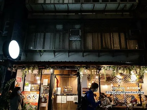 台北信義-[五之神製作所] 近松菸文創市政府捷運站，招牌特色濃厚蝦味湯頭，有趣的法國麵包切片佐番茄湯頭，源自東京的台北人氣排隊名店