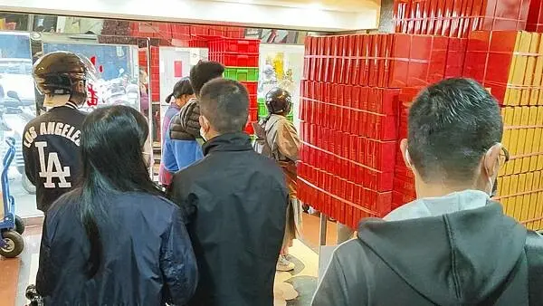 【板橋美食】小潘蛋糕坊｜比名店還厲害！台灣最強的鳳梨酥店，鳳凰酥更是必點