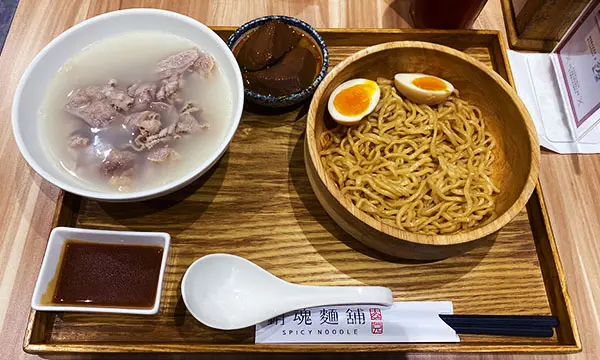 大師兄銷魂麵舖 中山店｜美味微辣的銷魂麵配清爽的牛肉湯