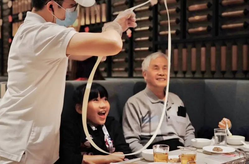 桃園鍋物美食/海底撈桃園台茂店，我們這一家團聚想吃鍋物就會想到海底撈