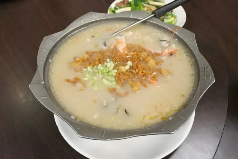 花蓮美食|愛上這味懷舊餐廳，穿梭的時光機帶你回到6、70年代的眷村~吃著最美味的熱炒!綜合海鮮粥必點!