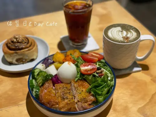 【休習日Z Day Cafe】肉桂捲迷必吃蜂狂肉桂捲｜日常沙拉飯清爽無負擔健康滿分｜台北咖啡推薦